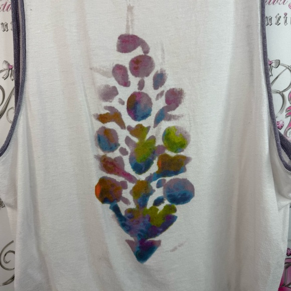 FP Movement Free People White Tank
Multicolor Watercolor Floral Motif shirt - Picture 5 of 15